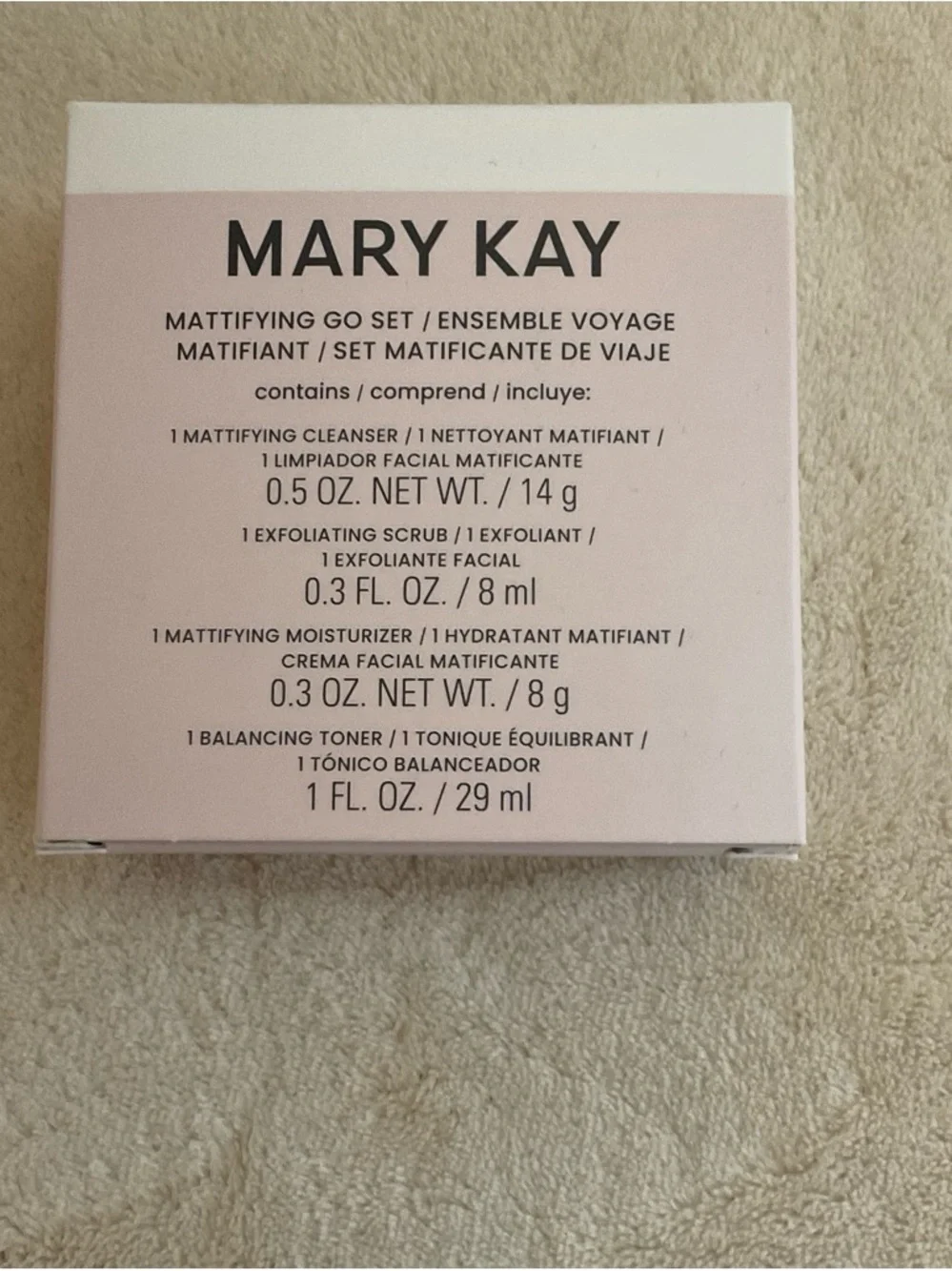 Mary Kay Mattifying Travel Set - Light Pink & White